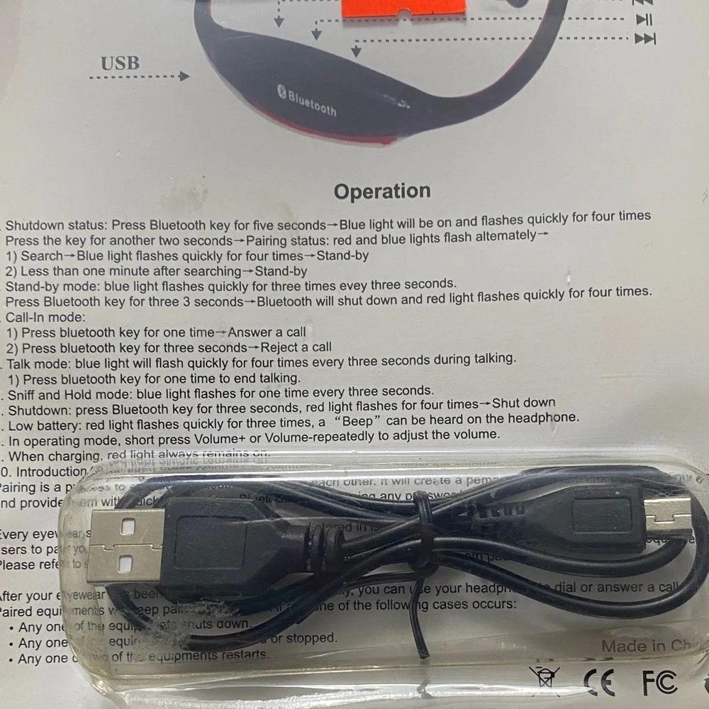 Sport Ear-Hook Headphones in Black